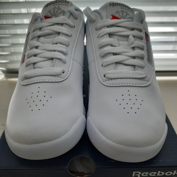 New Reebok Princess Shoes - Picture 4 of 7
